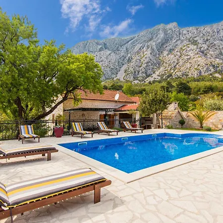 Holiday home Awesome In With Jacuzzi *