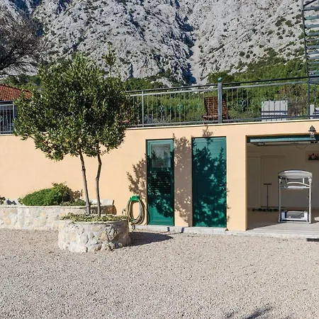 Holiday home Awesome In With Jacuzzi Orebic