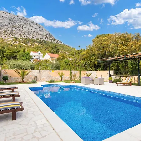 Holiday home Awesome In With Jacuzzi *