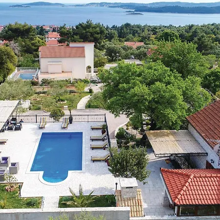 Holiday home Awesome In With Jacuzzi *