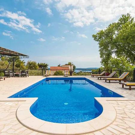 Awesome In With Jacuzzi Orebic